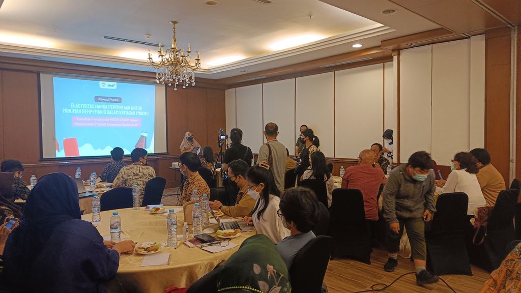 Suasana diskusi publik ringkasan kebijakan bertajuk Elastisitas Harga untuk MBDK yang diadakan Center for Indonesia’s Strategic Development Initiatives (CISDI) di Jakarta, Selasa (29/11/2022).