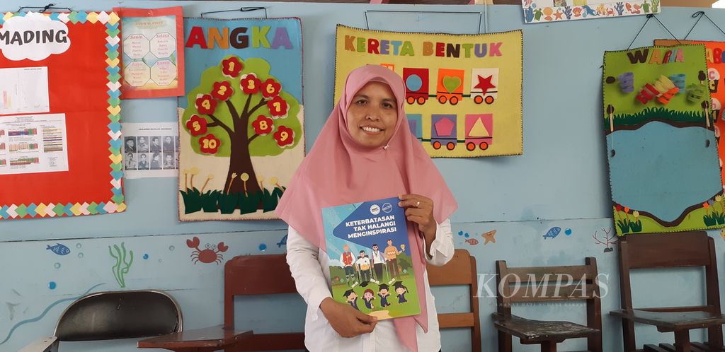 Patmawati mendirikan sekolah inklusi di Banyuwangi, Jawa Timur. Dia tidak memungut biaya dari para siswanya.  