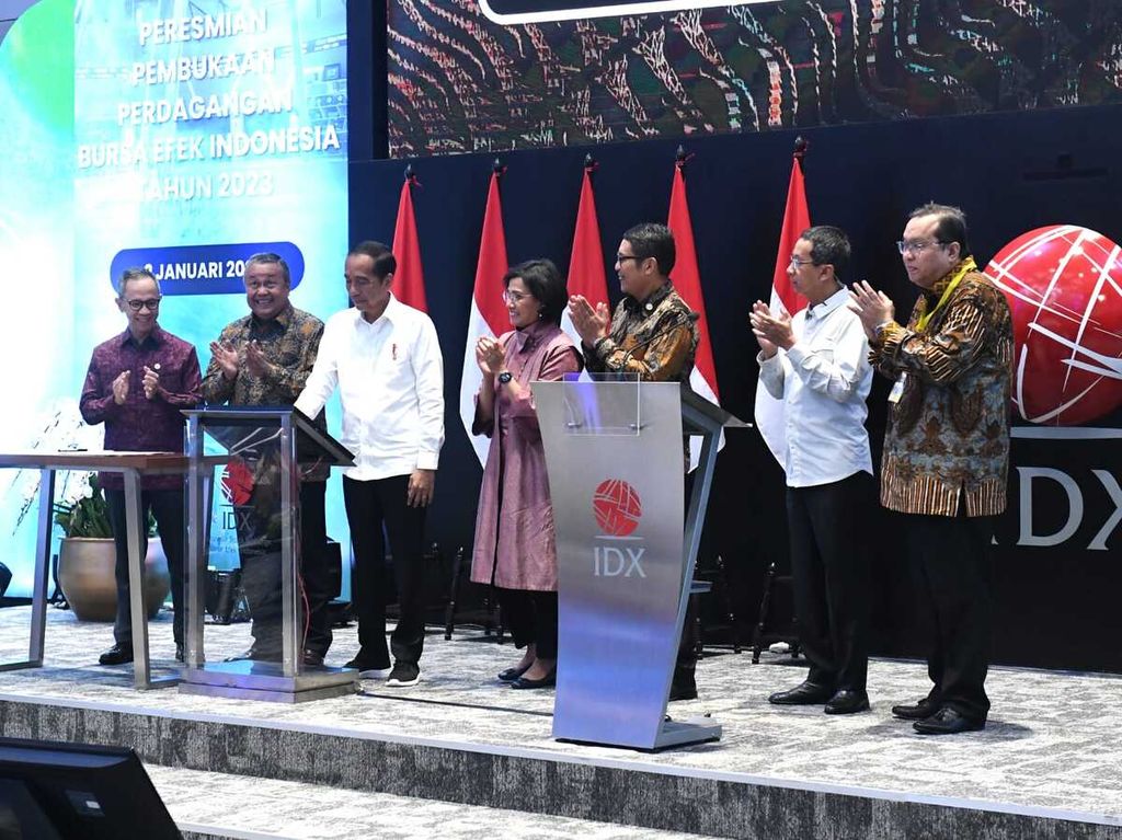 President Joko Widodo inaugurated the opening of trading on the Indonesia Stock Exchange, Monday (2/1/2023) in Jakarta,