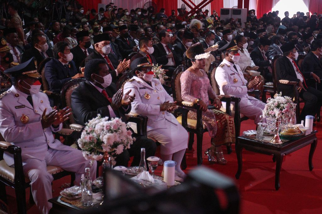 Para tamu undangan bertepuk tangan dalam acara peresmian provinsi dan pelantikan penjabat gubernur di Kementerian Dalam Negeri, Jakarta, Jumat (11/11/2022).