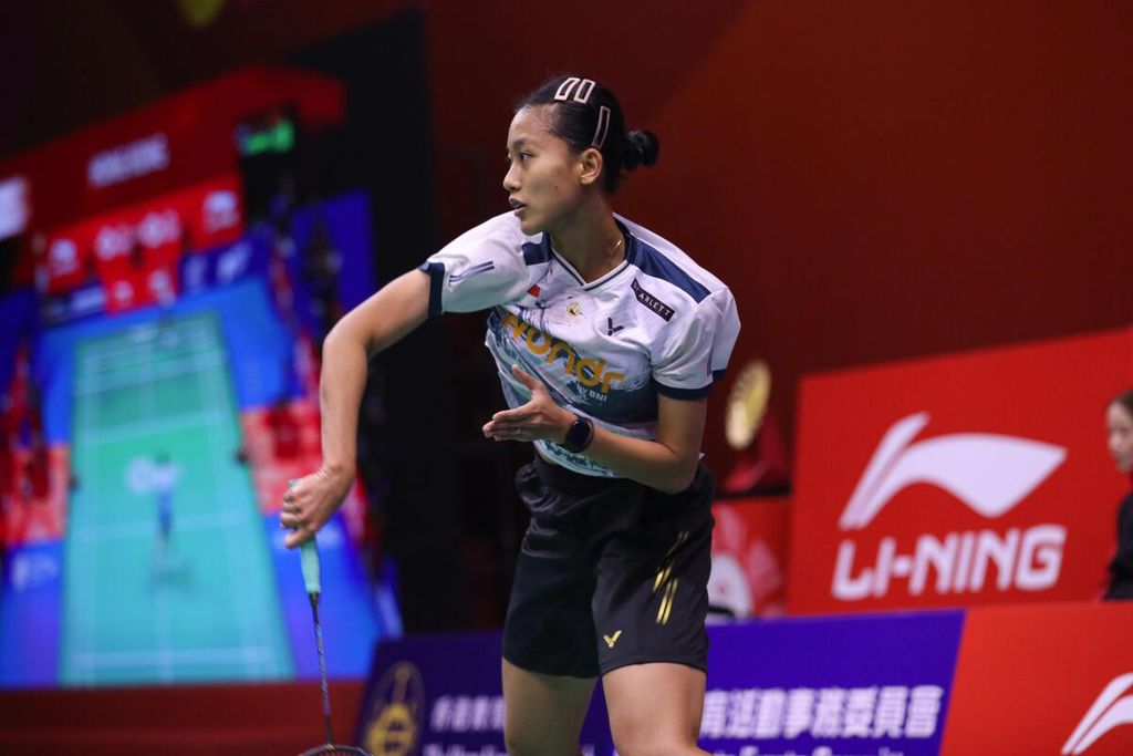 Putri Kusuma Wardani kalah dari pemain China, Han Yue, pada final turnamen Hong Kong Terbuka. Dalam pertandingan di Hong Kong Coliseum, Minggu (15/9/2024), Putri kalah dengan skor 18-21, 7-21.