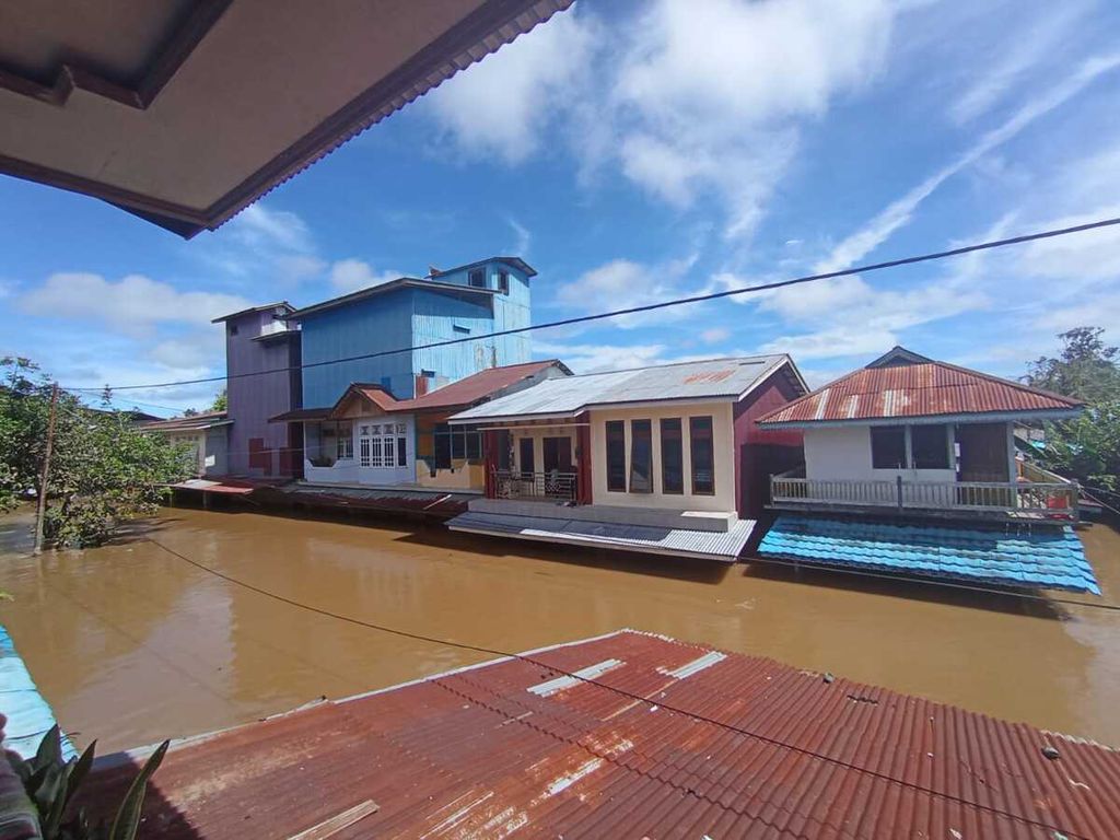 Banjir yang menerjang Kecamatan Serawai, Kabupaten Sintang, Kalimantan Barat, Rabu (6/3/2024) hingga Kamis (7/3/2024).