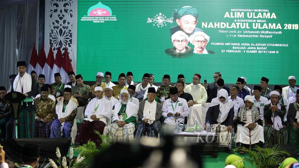 Presiden Joko Widodo menyampaikan sambutan dalam pembukaan Musyawarah Nasional Alim Ulama dan Konferensi Besar Nahdlatul Ulama di Pondok Pesantren Miftahul Huda Al-Azhar Citangkolo, Kota Banjar, Jawa Barat, Rabu (27/2/2019).