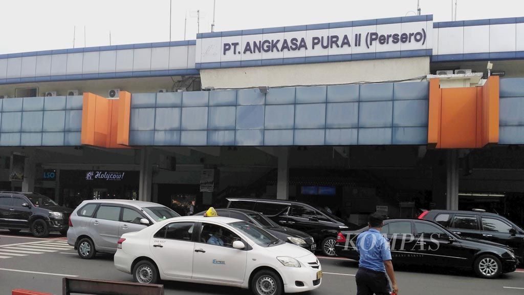 Suasana  Bandara Halim Perdanakusuma, Jakarta Timur, Jumat (24/2). Bandara Halim Perdanakusuma akan digunakan sebagai tempat kedatangan pesawat yang membawa Raja Salman bin Abdulaziz dari Arab Saudi beserta rombongan yang akan berkunjung ke Indonesia pada 1 Maret 2017.