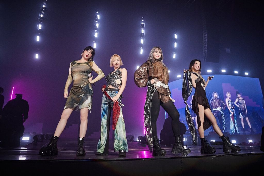 Grup K-Pop 2NE1 menggelar konser selama 22-23 November 2024 di Jakarta. Konser ini merupakan bagian dari Welcome Back Tour 2024-25 Asia Tour untuk merayakan 15 tahun grup ini debut. Berdiri di bawah YG Entertaiment, 2NE1 hanya aktif selama 2009-2016 tetapi berhasil mencatat prestasi sebagai salah satu pelopor Gelombang Korea ke ranah global. 