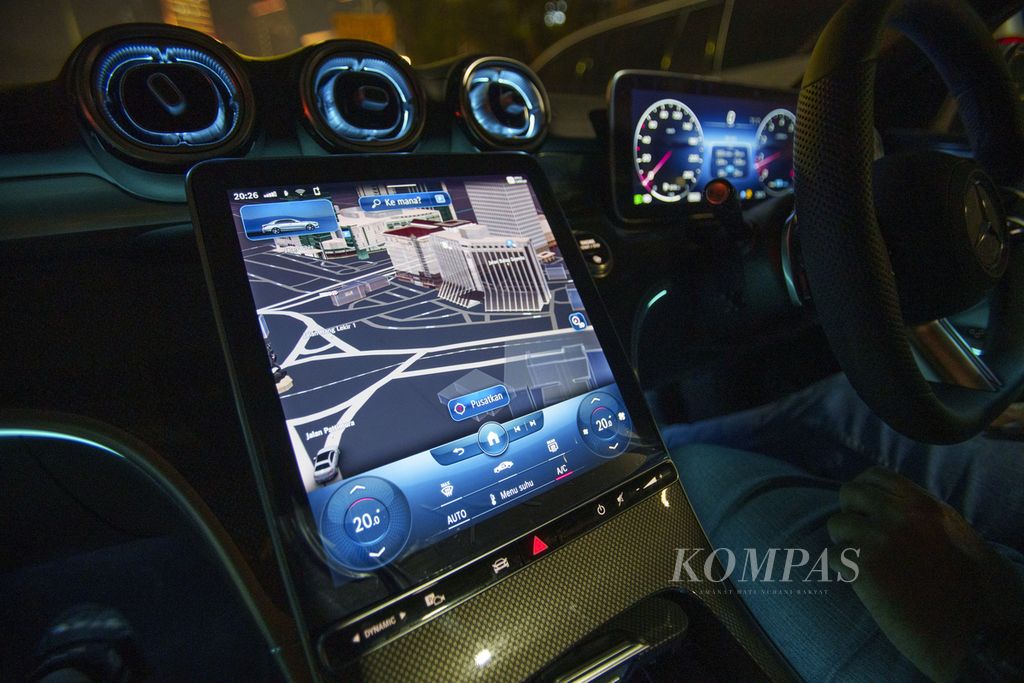 Peta 3D navigasi pada layar ukuran 11,9 inci di ruang kemudi All New Mercedes Benz C 300.