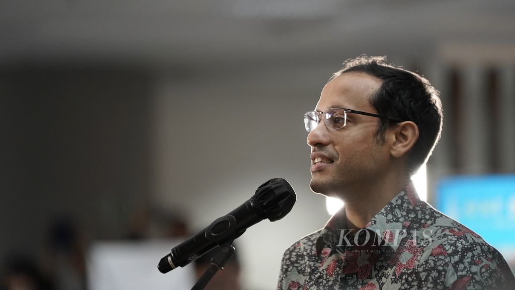 Menteri Pendidikan, Kebudayaan, Riset, dan Teknologi Nadiem Anwar Makarim memberikan sambutan dalam HUT Ke-6 Kompas.id di Menara <i>Kompas</i>, Jakarta, Rabu (8/3/2023). 