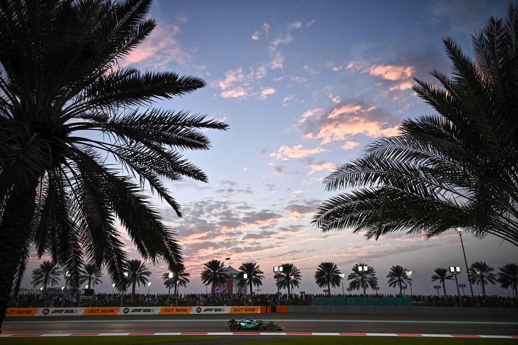 Pebalap Aston Martin, Sebastian Vettel, menjalani balapan terakhir dalam kariernya pada Grand Prix Formula 1 Abu Dhabi di Sirkuit Yas Marina, Uni Emirat Arab, Minggu (20/11/2022). Vettel pensiun setelah 15 tahun berkarier di Formula 1, dengan empat gelar juara dunia.