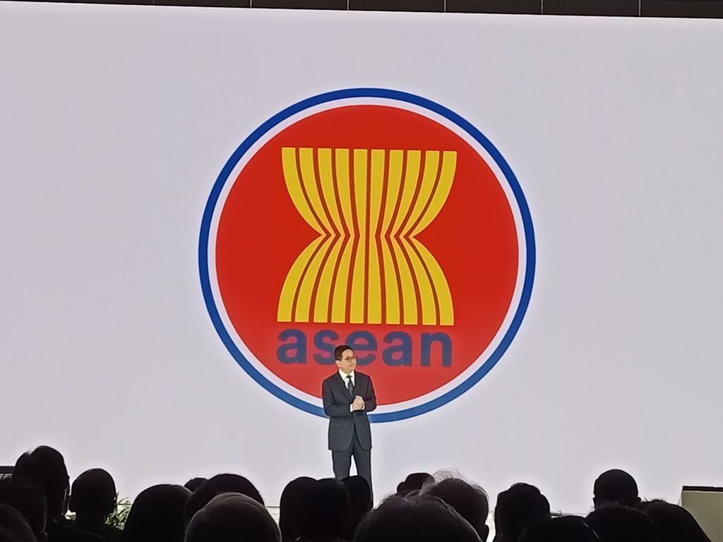 Ketua ASEAN Business Advisory Council Arsjad Rasjid, yang juga Ketua Umur Kamar Dagang Indonesia, menyampaikan sambutan dalam acara ASEAN Business and Investor Summit di Hotel Sultan,Jakarta, Minggu (3/9/2023)