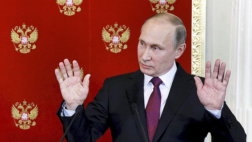 Presiden Rusia  Vladimir Putin memberikan keterangan pers di Moskwa, Rusia, Selasa (11/4). Menurut Putin, hubungan Rusia dan Amerika Serikat mengalami kemunduran, terutama di bidang militer, pasca-serangan AS ke wilayah Suriah.