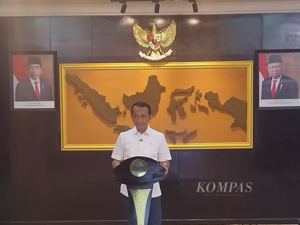 Menteri Investasi/Kepala Badan Koordinasi Penanaman Modal (BKPM) Bahlil Lahadalia memberikan keterangan resmi di Gedung Kementerian Investasi BKPM, Jakarta, Jumat (30/6/2023).