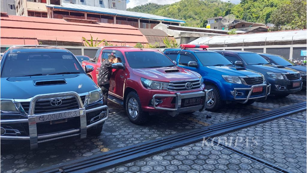 Sejumlah aset kendaraan milik Pemerintah Kabupaten Mamberamo Raya yang diamankan Kejaksaan Negeri Jayapura pada pertengahan tahun 2022.