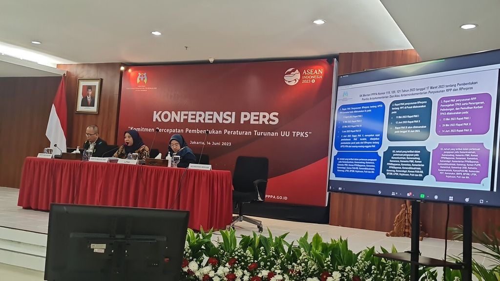 Konferensi pers Komitmen Percepatan Pembentukan Peraturan Turunan UU TPKS”, Rabu (14/6/2023), di kantor Kementerian Pemberdayaan Perempuan dan Perlindungan Anak, Jakarta. 