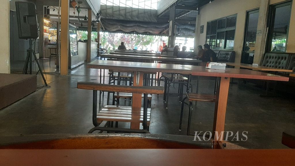 Suasana di warung kopi Kota Pontianak, Kalimantan Barat, Rabu (10/7/2024). 