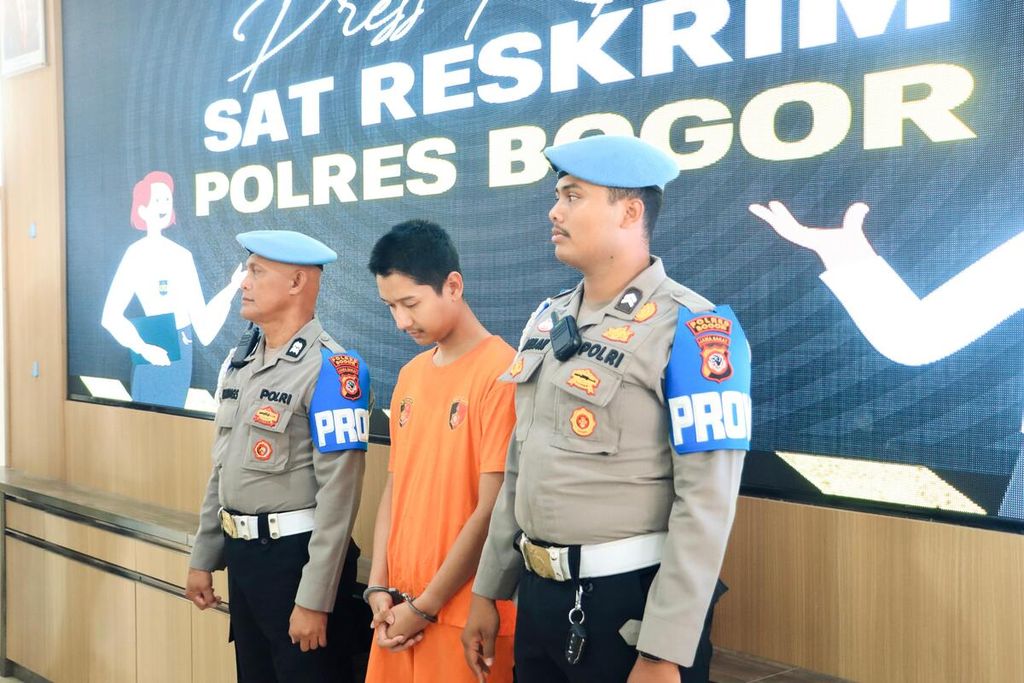 Armor Toreador, tersangka pelaku KDRT kepada istrinya, Cut Intan Nabila, di Polres Bogor, Rabu (14/8/2024).