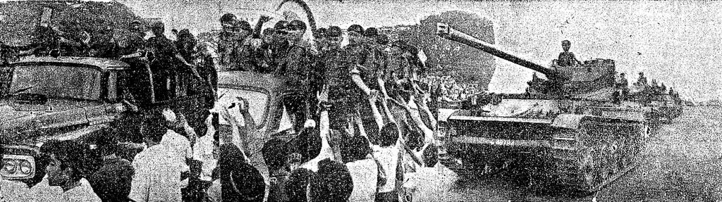 Satuan2 tempur Angkatan Darat jang a.l. terdiri dari RPKAD, Kudjang, Kostrad, Kodam V/Djaja, Raiders dll. Sabtu (12/3/1966) pagi kemarin telah melakukan show force jang megah disekeliling djalan besar ibukota Djakarta. Ratusan ribu rakjat ibukota jang progresip re-volusioner jang selama ini senantiasa bersetia kawan mengemban Ampera dan menjuarakan trituntutan jang adil tsb. mengelu-elukan sepandjang djalan. Tampak djuga serta dalam show force tsb. panser2 djenis Ferret, Sarasin dan tank Saladin. Arsip Ipphos