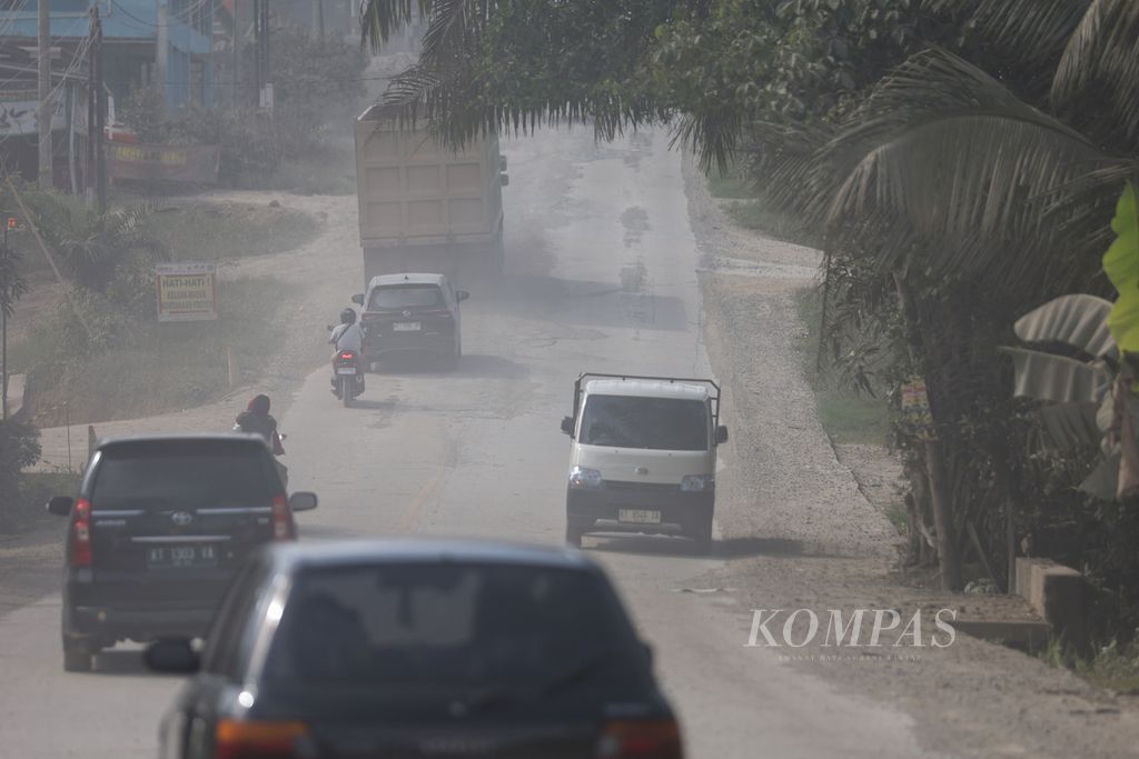 Lalu lintas kendaraan di Ibu Kota Nusantara, Kalimantan Timur, Sabtu (30/12/2023). 