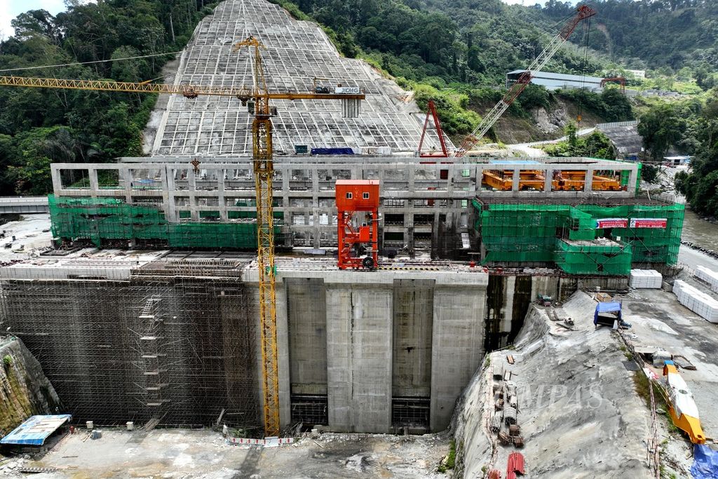 Lanskap pembangunan <i>power house</i> PLTA Batang Toru, di Kabupaten Tapanuli Selatan, Sumatera Utara.