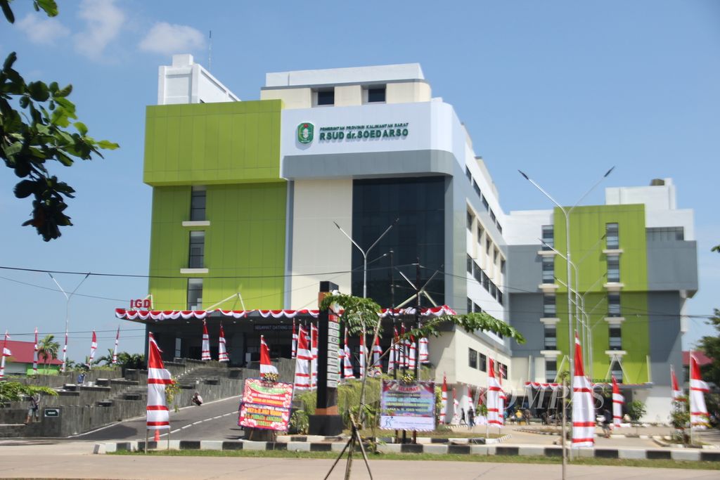 Gedung baru Rumah Sakit Umum Daerah (RSUD) Soedarso Pontianak, Kalimantan Barat, yang akan diresmikan Presiden Joko Widodo pada Selasa (9/8/2022).