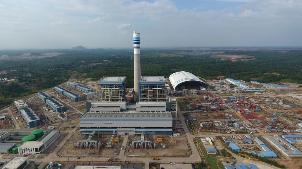 Kawasan PLTU mulut tambang Sumsel 8 berkapasitas 2 x 660 megawatt di Kabupaten Muara Enim, Sumatera Selatan, Selasa (16/11/2021). Proyek yang digarap oleh perusahaan konsorsium antara Bukit Asam dan perusahaan China, Huadian Hongkong Company Ltd yang bernama PT Huadian Bukit Asam Power (HBAP) ini ditargetkan tuntas pada Maret 2022. 