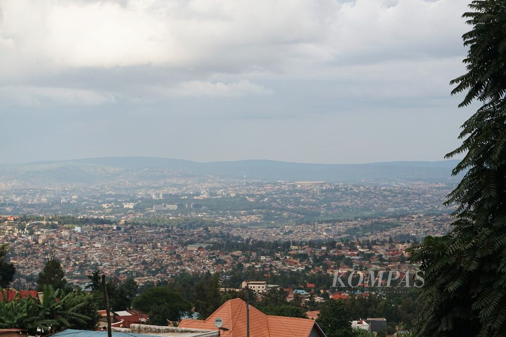 Suasana kota Kigali di Rwanda yang bersih dan berjuluk Kota Seribu Bukit, Jumat (3/5/2024).
