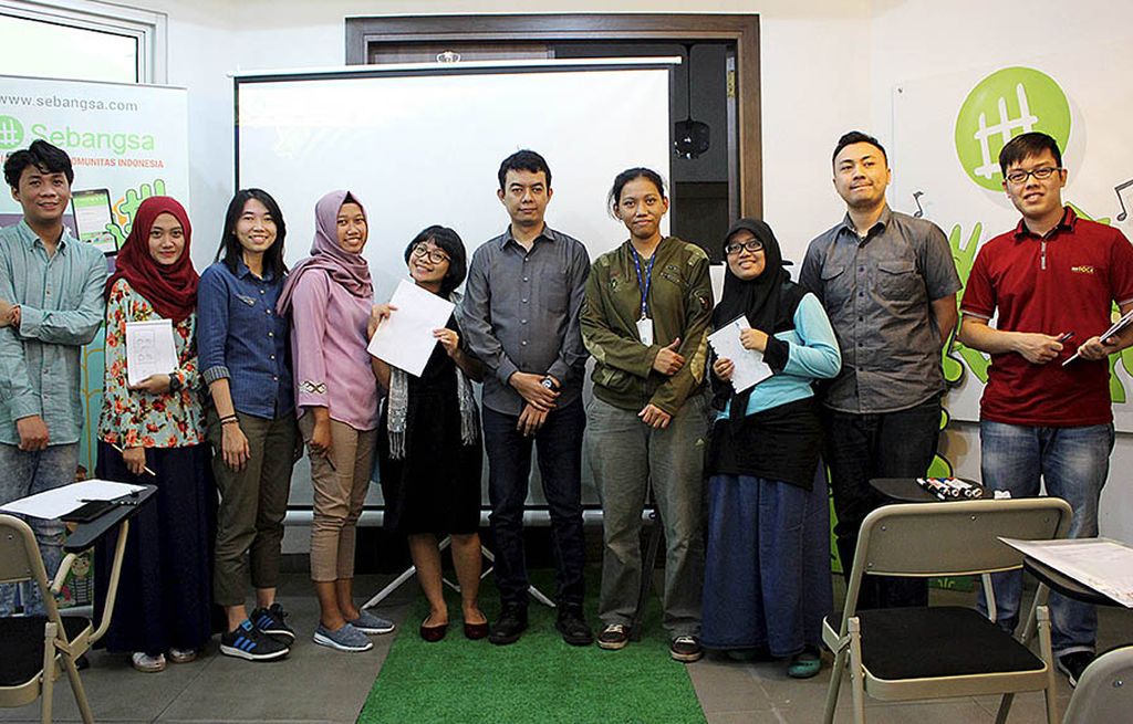 Komunitas Mangaka Indonesia menggelar acara Workshop Kreatif: Kelas Komik Strip untuk Pemula, di Jakarta, Jumat (28/7). Pelatihan diberikan oleh dua admin KMI, yaitu Husni Arsyah dan Tati N Damatine.