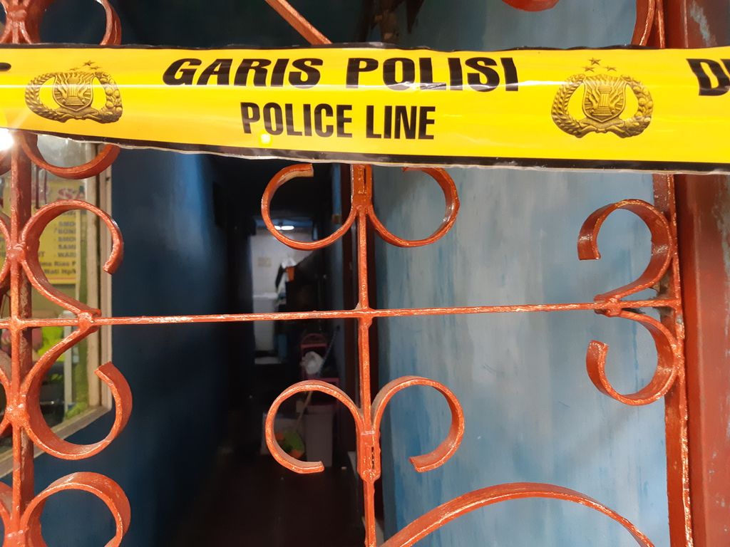 Kondisi rumah kos di wilayah Kelurahan Pekojan, Tambora, Jakarta Barat, Senin (20/3/2023) sore. Di kontrakan itu, 39 perempuan ditampung dan dipekerjakan sebagai pekerja seks komersial di Gang Royal, Rawa Bebek, Jakarta Utara.