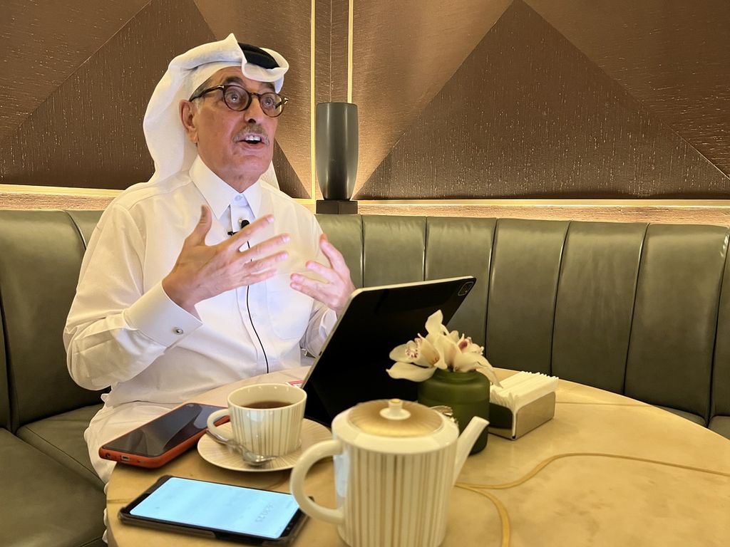Menteri Negara berpangkat Wakil Perdana Menteri Qatar Hamad bin Abdulaziz al-Kawari menjelaskan  peran Qatar sebagai mediator  berbagai konflik di Timur Tengah dan Afrika dalam wawancara di Jakarta, Senin (5/6/2023).  