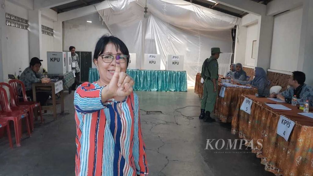 Tiga tempat pemungutan suara (TPS) di Kota Malang, Jawa Timur, Kamis (25/4/2019) melakukan pemungutan suara ulang. Hal itu dilakukan sesuai rekomendasi Badan Pengawas Pemilu. Tampak suasana pemungutan suara ulang di TPS 14 Kelurahan Penanggungan.