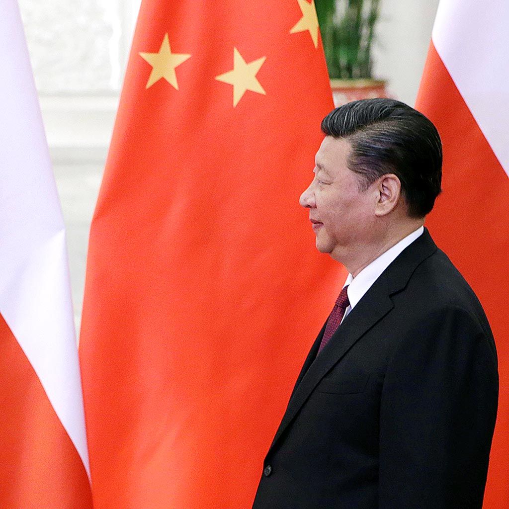 Presiden China   Xi Jinping menanti kedatangan Perdana Menteri Polandia Beata Szydlo (tak tampak) menjelang pertemuan Forum Sabuk dan Jalan untuk Kerja Sama Internasional di Balai Agung Rakyat, Beijing, China, Jumat (12/5). 