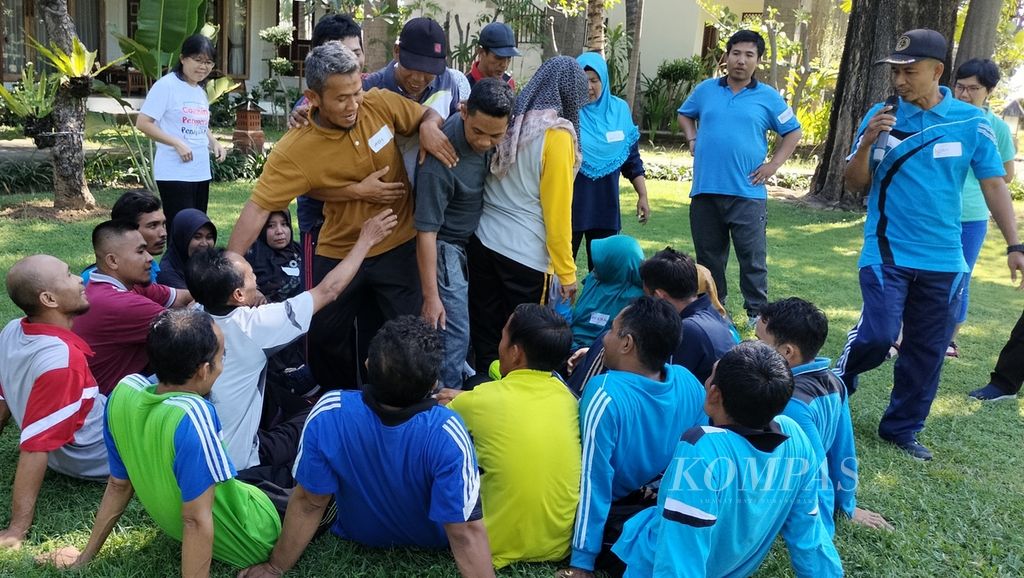 Para guru di Kabupaten Lombok Utara semangat mengikuti pelatihan kepemimpinan transformasional bagi para pendidik yang digelar Indonesian Overseas dan Masyarakat Pendidikan Sejati, Mei 2023.
