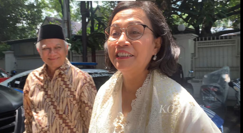 Menteri Keuangan Sri Mulyani menyambangi kediaman Ketua Umum PDI-P Megawati Soekarnoputri di Jalan Teuku Umar, Jakarta, Rabu (10/4/2024).