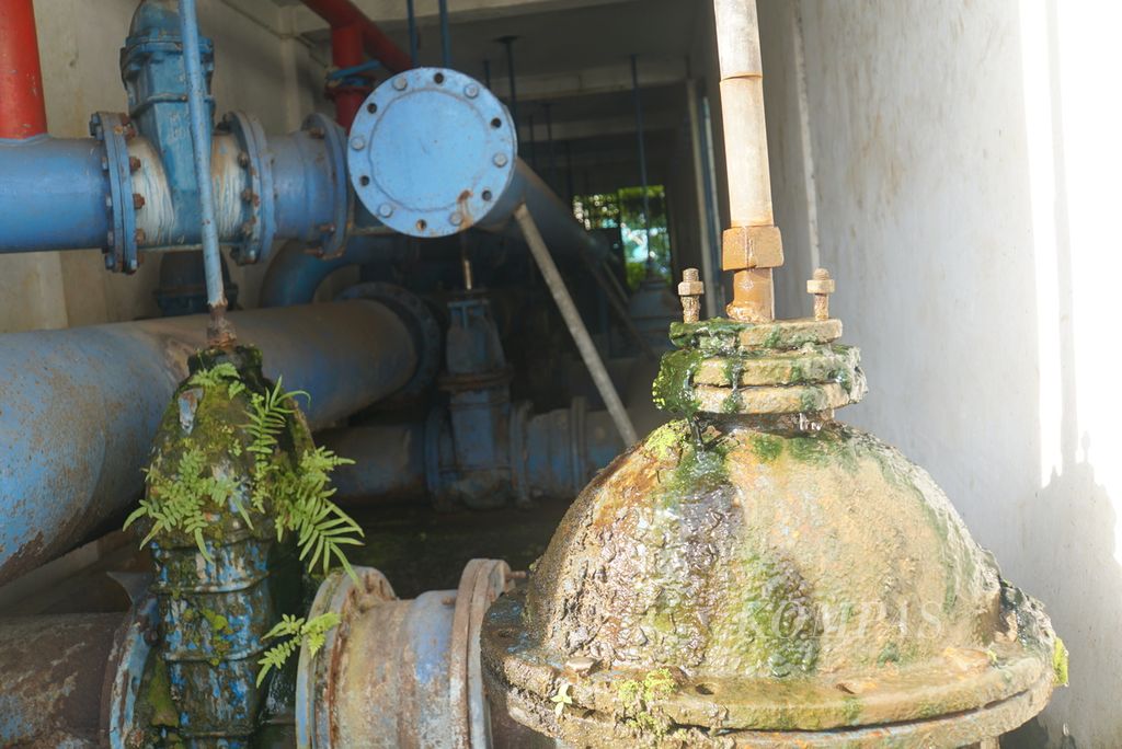 Instalasi pipa air kantor PDAM Manado di bilangan Paal 2, Manado, Sulawesi Utara, Kamis (6/1/2022).