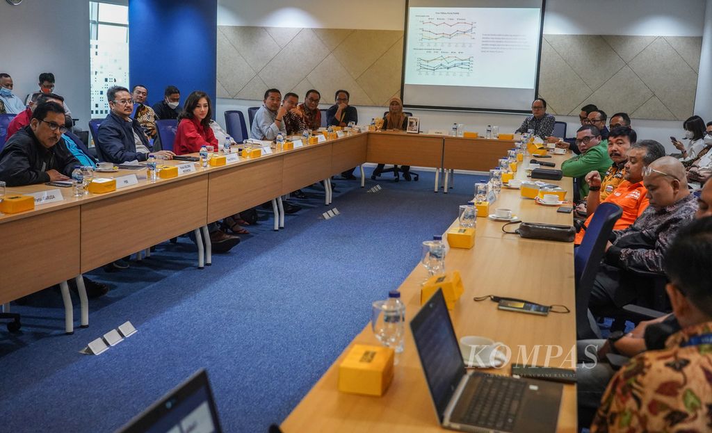 Meeting and discussion of a number of the Chairpersons of the Election Winning Body (Bapilu) of political parties with the editorial staff of Kompas Daily and Kompas R&D regarding the results of the Kompas Research and Development national leadership survey at the Kompas Tower, Jakarta, Thursday (3/11/2022).