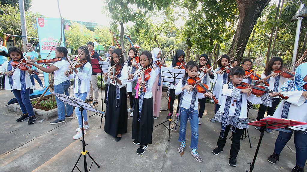 Penampilan KG Music Club asuhan Ages Dwiharso dari Taman Suropati Music Chamber.