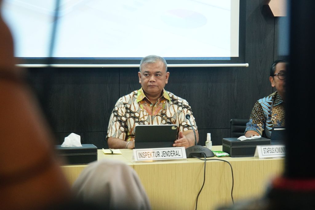 Inspektur Jenderal Kemenkeu Awan Nurmawan Nuh memaparkan data transaksi mencurigakan sebesar Rp 349,8 triliun yang terkait Kementerian Keuangan, Jumat (31/3/2023), di Jakarta. 
