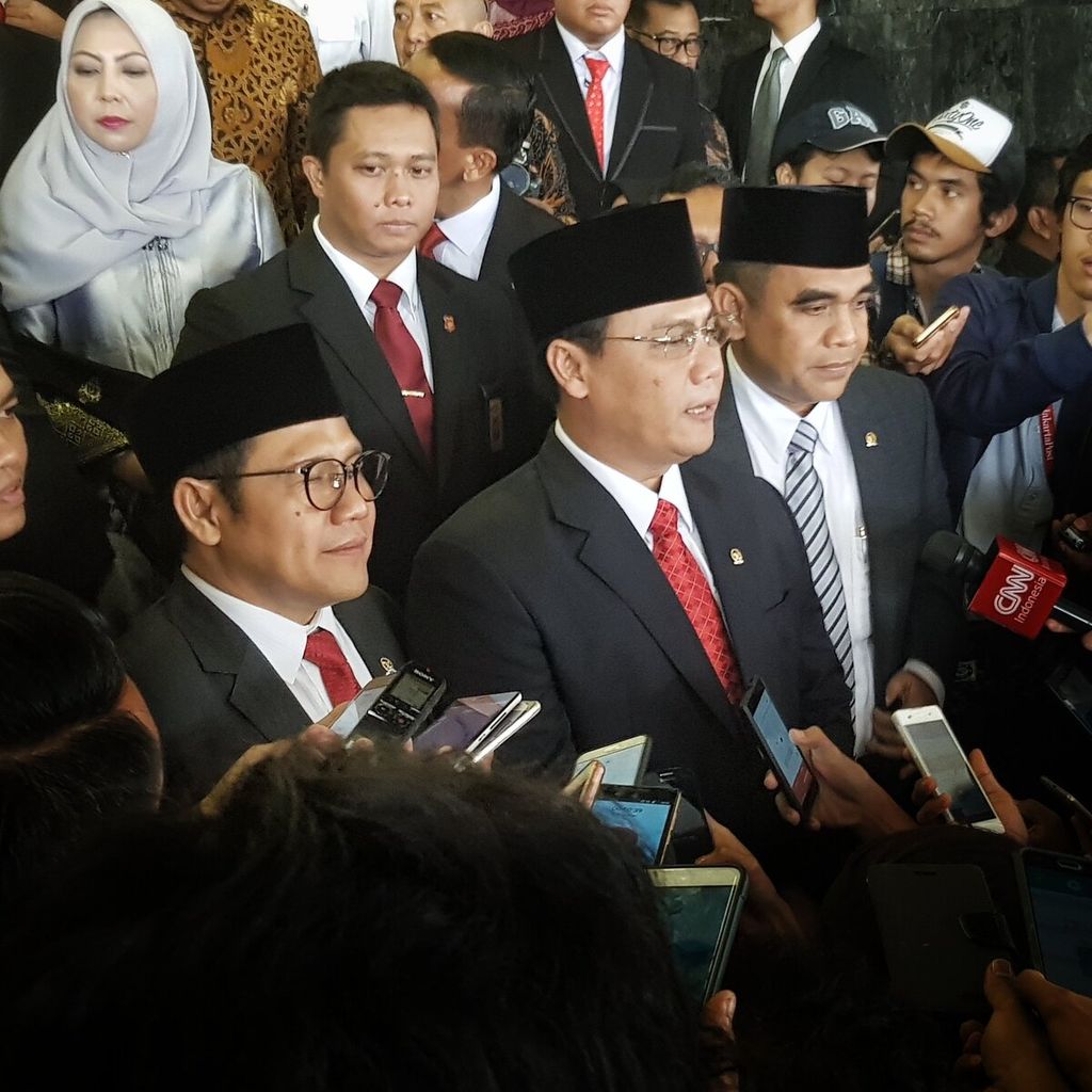 Tiga pimpinan baru MPR, Muhaimin Iskandar (kiri), Ahmad Basarah (tengah), Ahmad Muzani (kanan) di Gedung DPR/MPR, Jakarta (26/3/2018).