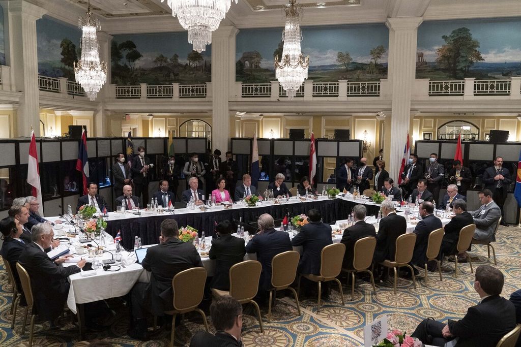 Sejumlah pejabat Amerika Serikat bertemu dengan para pemimpin negara-negara ASEAN pada KTT ASEAN-AS yang berlangsung di Washington DC, Amerika Serikat, Kamis (12/5/2022). 