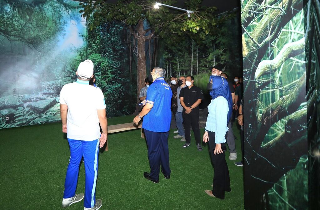 Presiden ke-6 RI Susilo Bambang Yudhoyono berkunjung ke Museum SBY-Ani di Pacitan, Jawa Timur, Minggu (15/5/2022). Selain melihat perkembangan pembangunan museum tersebut, Yudhoyono juga menikmati waktu liburan bersama kolega dan keluarga selama berada di Pacitan.