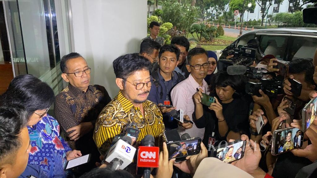 Menteri Pertanian Syahrul Yasin Limpo telah mengajukan surat pengunduran diri sebagai menteri di Kabinet Indonesia Maju. Surat pengunduran diri diserahkan kepada Menteri Sekretaris Negara di kantor Sekretariat Negara, Kamis (5/10/2023).