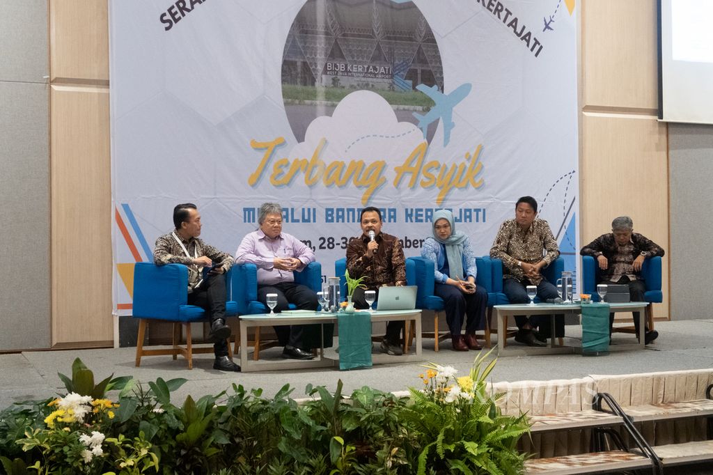 Direktur Utama PT Bandara Internasional Jawa Bara (BIJB) Kertajati Muhammad Singgih saat melakukan promosi di Batam, Kepulauan Riau, Rabu (29/11/2023).