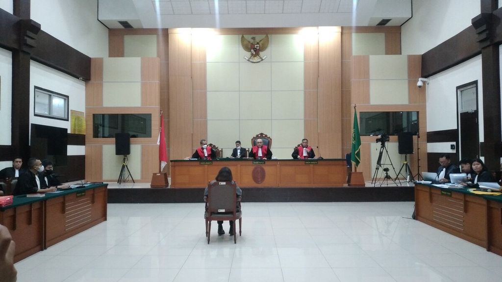 Fatia Maulidiyanti selaku Koordinator Komisi Orang Hilang dan Korban Tindak Kekerasan saat pembacaan nota keberatan atau eksepsi di PN Jakarta Timur, Senin (17/4/2023).