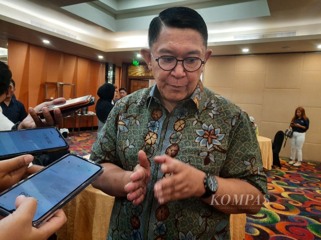 Ketua Federasi Internasional Asosiasi Freight Forwarders Regional Asia Pasifik Yukki Nugrahawan menjelaskan mengenai pemerataan investasi di Indonesia seusai diskusi ”Mewujudkan Efisiensi Logistik Nasional” di Jakarta, Selasa (2/7/2024). 