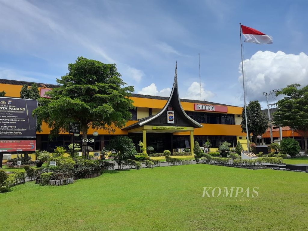 Kantor Polres Kota Padang, Padang Barat, Padang, Sumatera Barat, Jumat (4/11/2022).