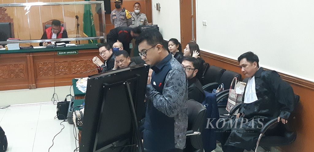 Pakar psikolog forensik Reza Indragiri menjelaskan pendapatnya saat menjawab pertanyaan majelis hakim kasus peredaran narkoba yang melibatkan Irjen Teddy Minahasa di Pengadilan Negeri Jakarta Barat, Kamis (16/3/2023). 
