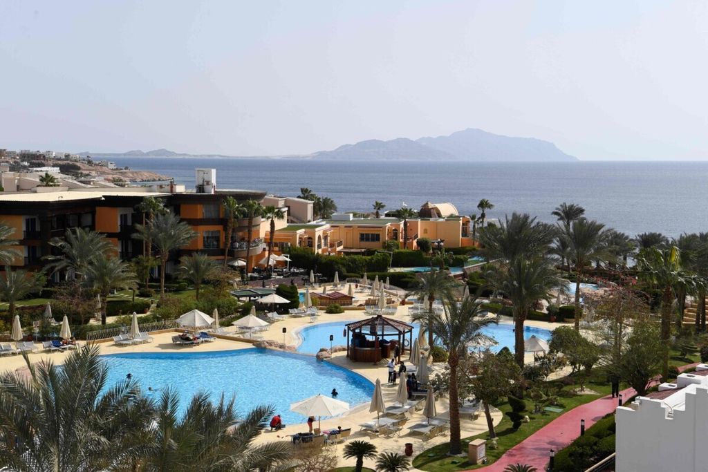 Pemandangan area resor Savoy di kawasan wisata Sharm el-Sheikh, tepi Laut Merah, Mesir, 24 Februari 2019. 
