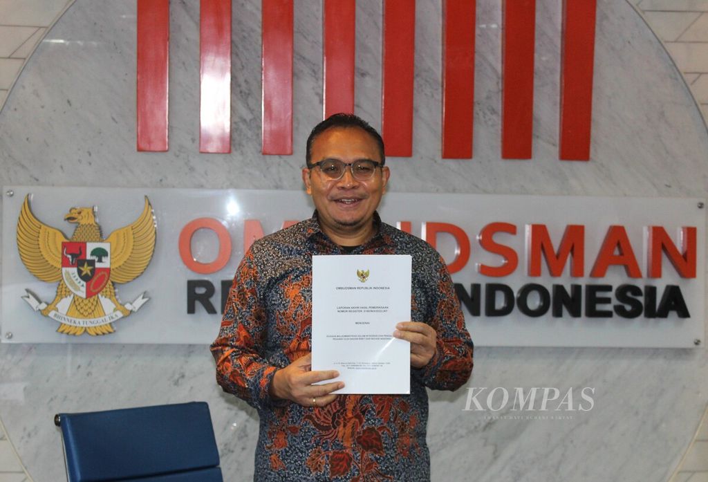 Anggota Ombudsman Republik Indonesia (ORI) Robert Na Endi Jaweng menghadiri konferensi pers terkait proses peralihan pegawai dari berbagai kementerian/lembaga ke Badan Riset dan Inovasi Nasional (BRIN), di Jakarta, Kamis (30/6/2022).