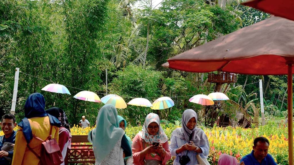 Salah satu pengembangan desa wisata yang dikelola warga terus bermunculan, seperti di Desa Danurojo, Kecamatan Ngluwar, Kabupaten Magelang, Jawa Tengah, Minggu (11/11/2018). 