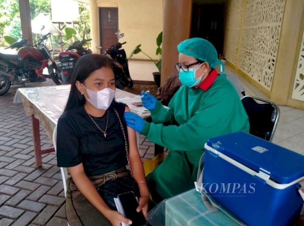 Kegiatan vaksinasi terus dilakukan Polda NTT terhadap warga Kupang, Senin (28/2/2022).