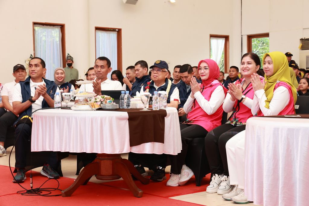 Wakil Presiden Ma’ruf Amin dan Nyonya Wury hadir dalam kumpul keluarga besar (<i>family gathering</i>) Paspampres Grup B di Depok, Minggu (3/12/2023). Beragam keterampilan anggota dan keluarganya ditampilkan.